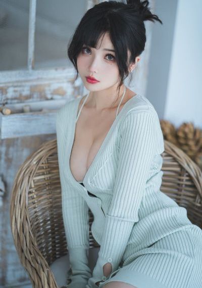 在丈面前被多人侵犯_1080高清完整版